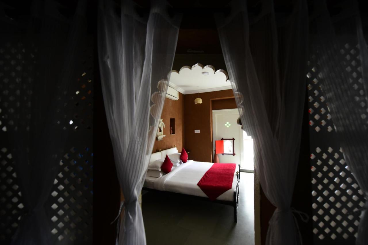 Hotel Udai Niwas By The Lake أُودايبور المظهر الخارجي الصورة