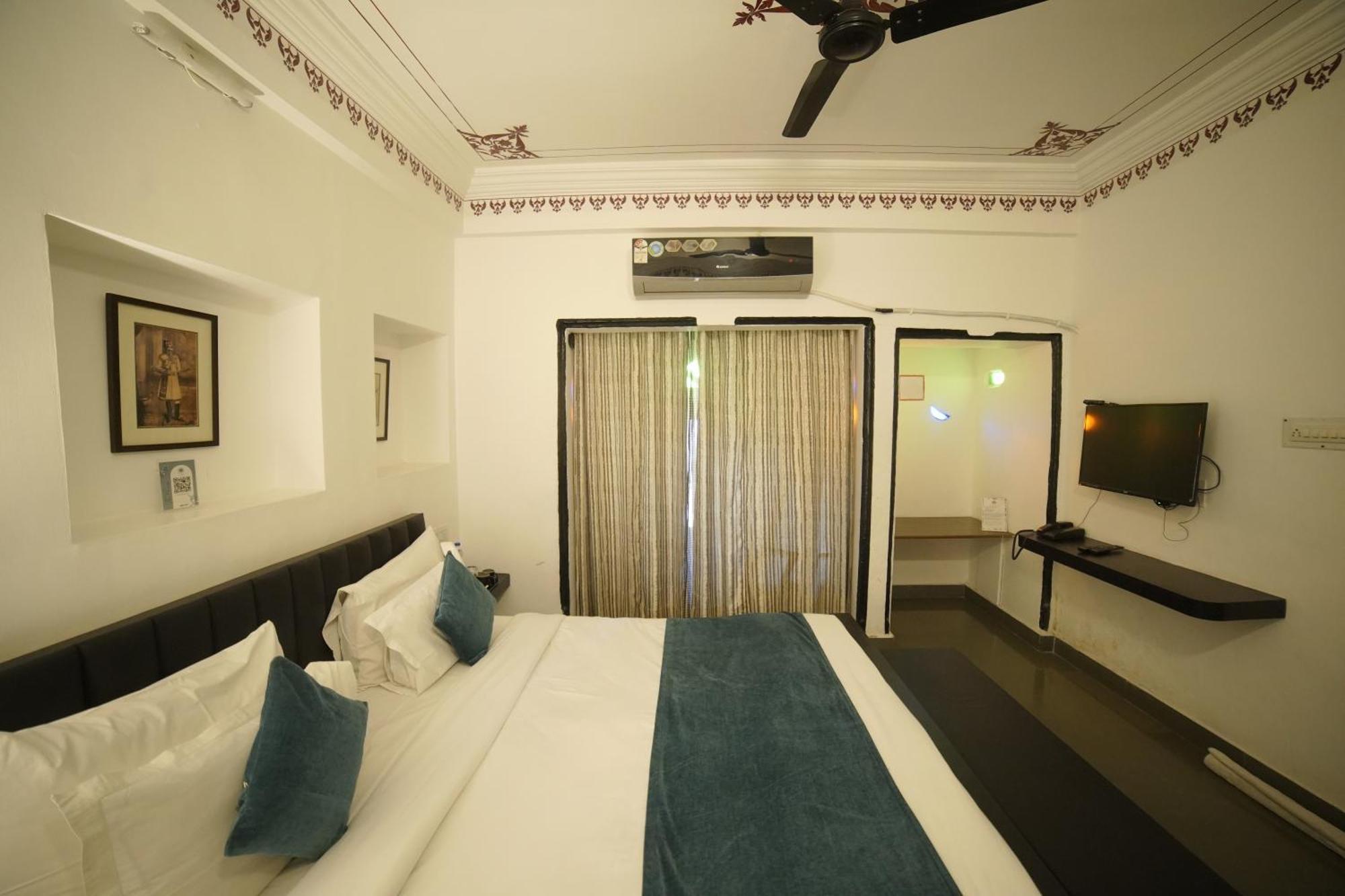 Hotel Udai Niwas By The Lake أُودايبور المظهر الخارجي الصورة