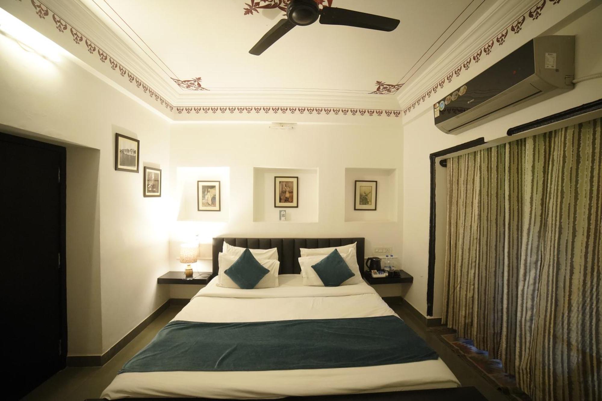Hotel Udai Niwas By The Lake أُودايبور المظهر الخارجي الصورة