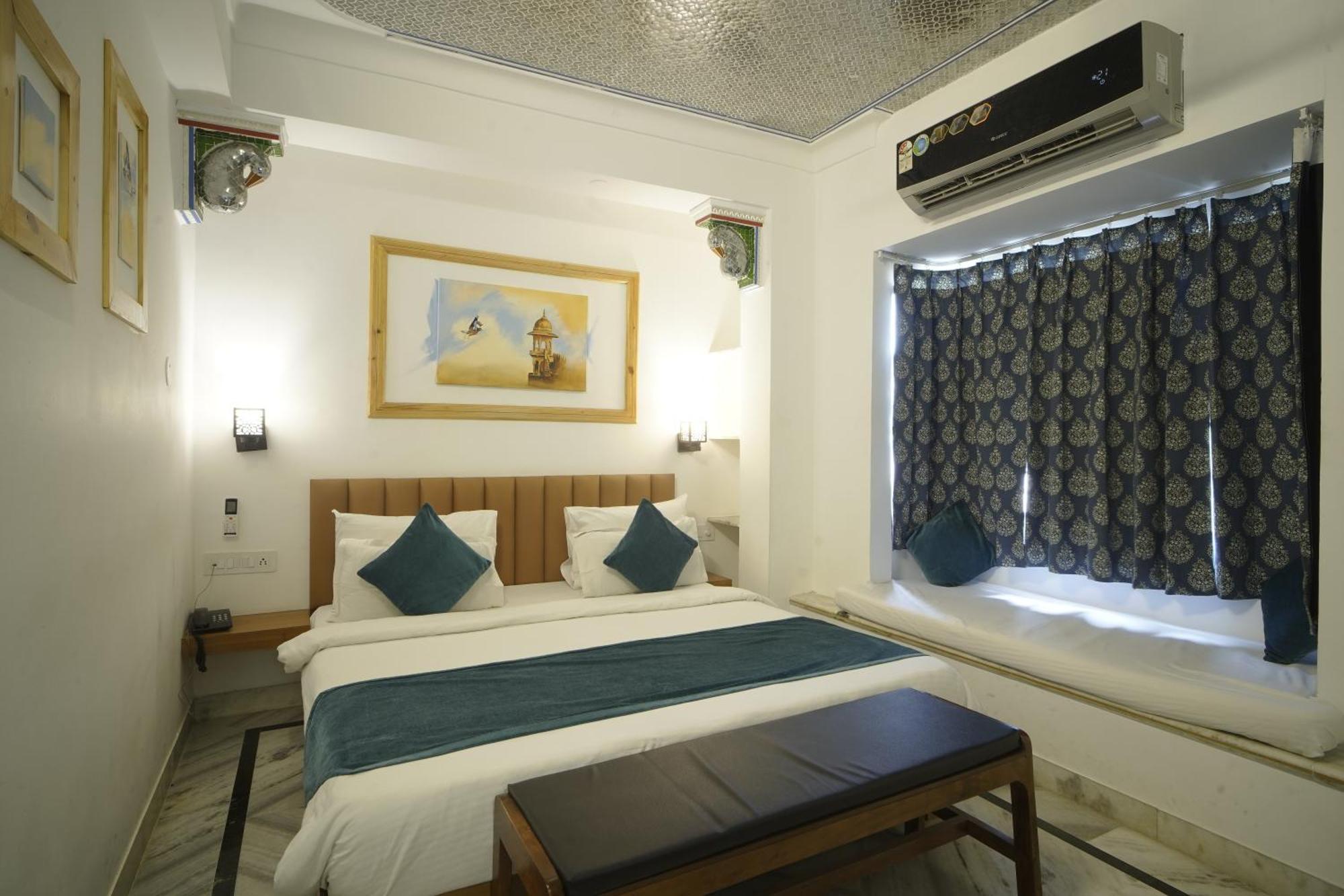 Hotel Udai Niwas By The Lake أُودايبور المظهر الخارجي الصورة
