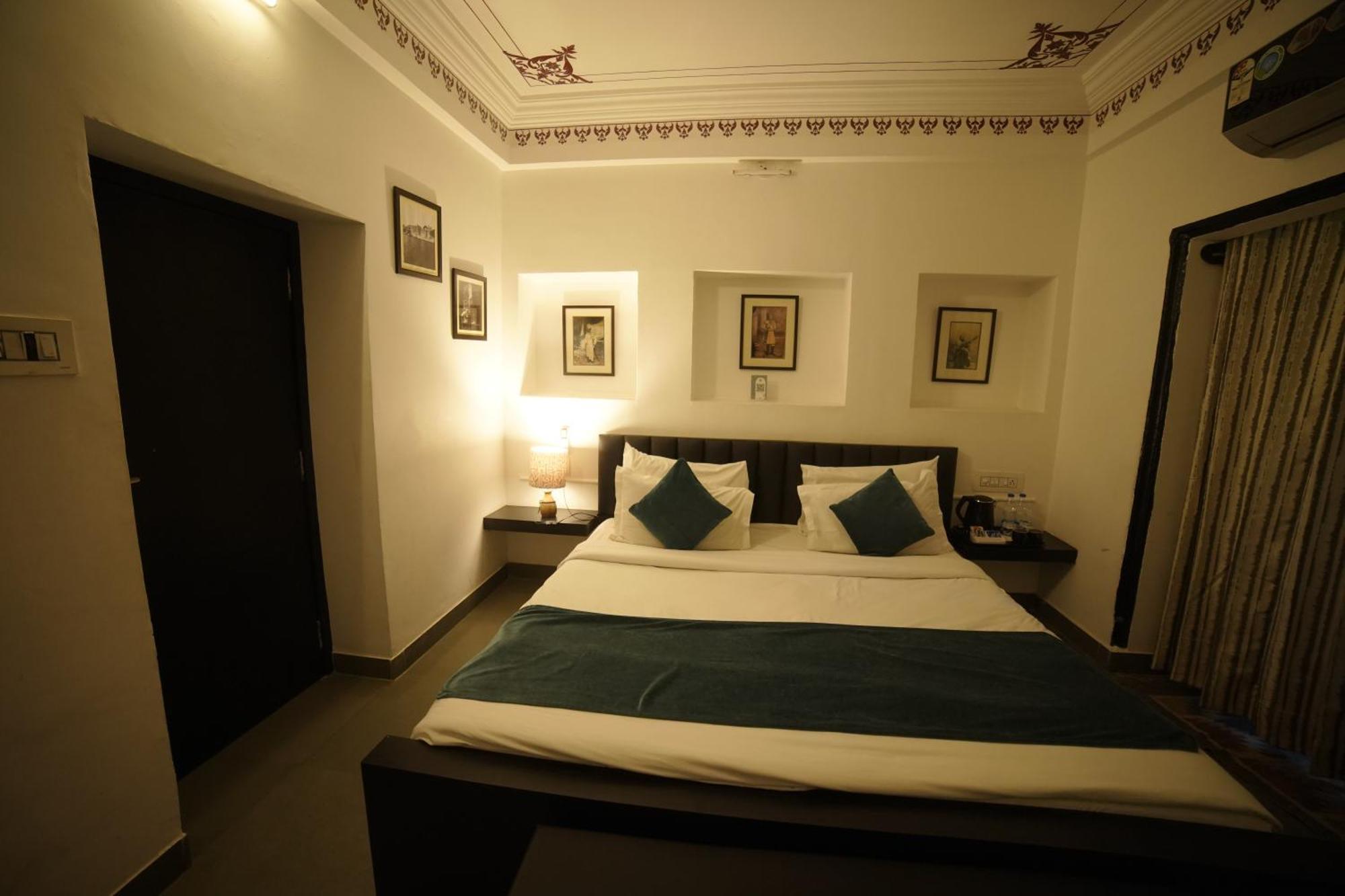 Hotel Udai Niwas By The Lake أُودايبور المظهر الخارجي الصورة
